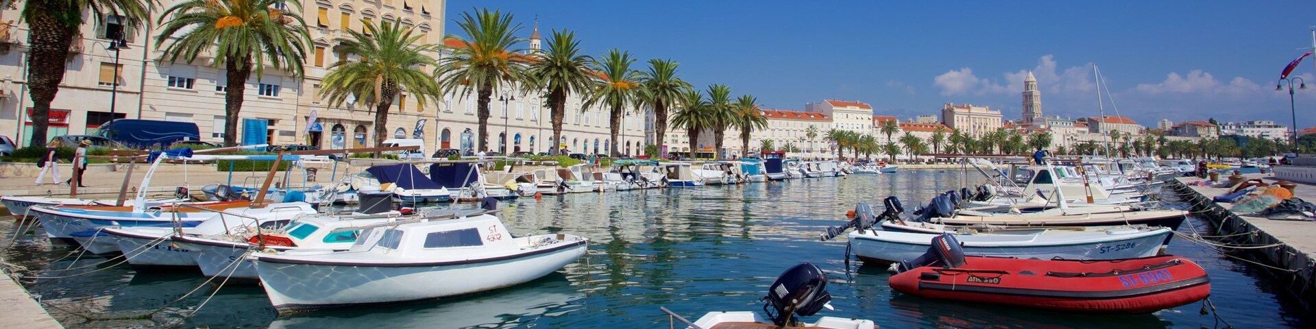 Split Riva which includes a marina