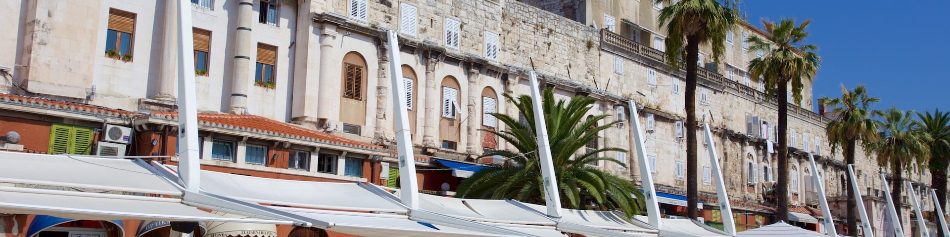 Split Riva mostrando jantar ao ar livre