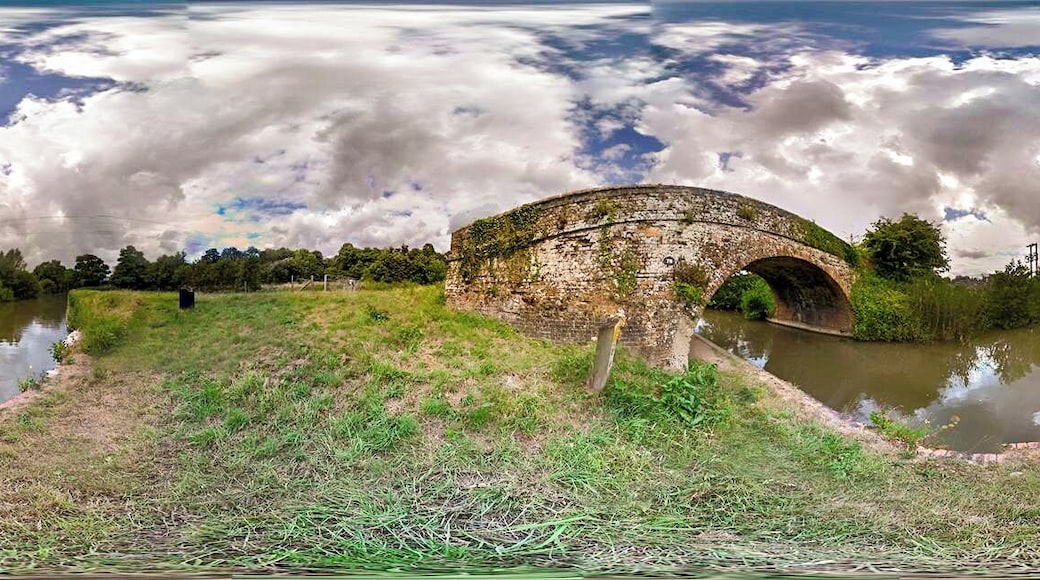 360° Panorama of Kennet and Avon canal and nearby railway line.