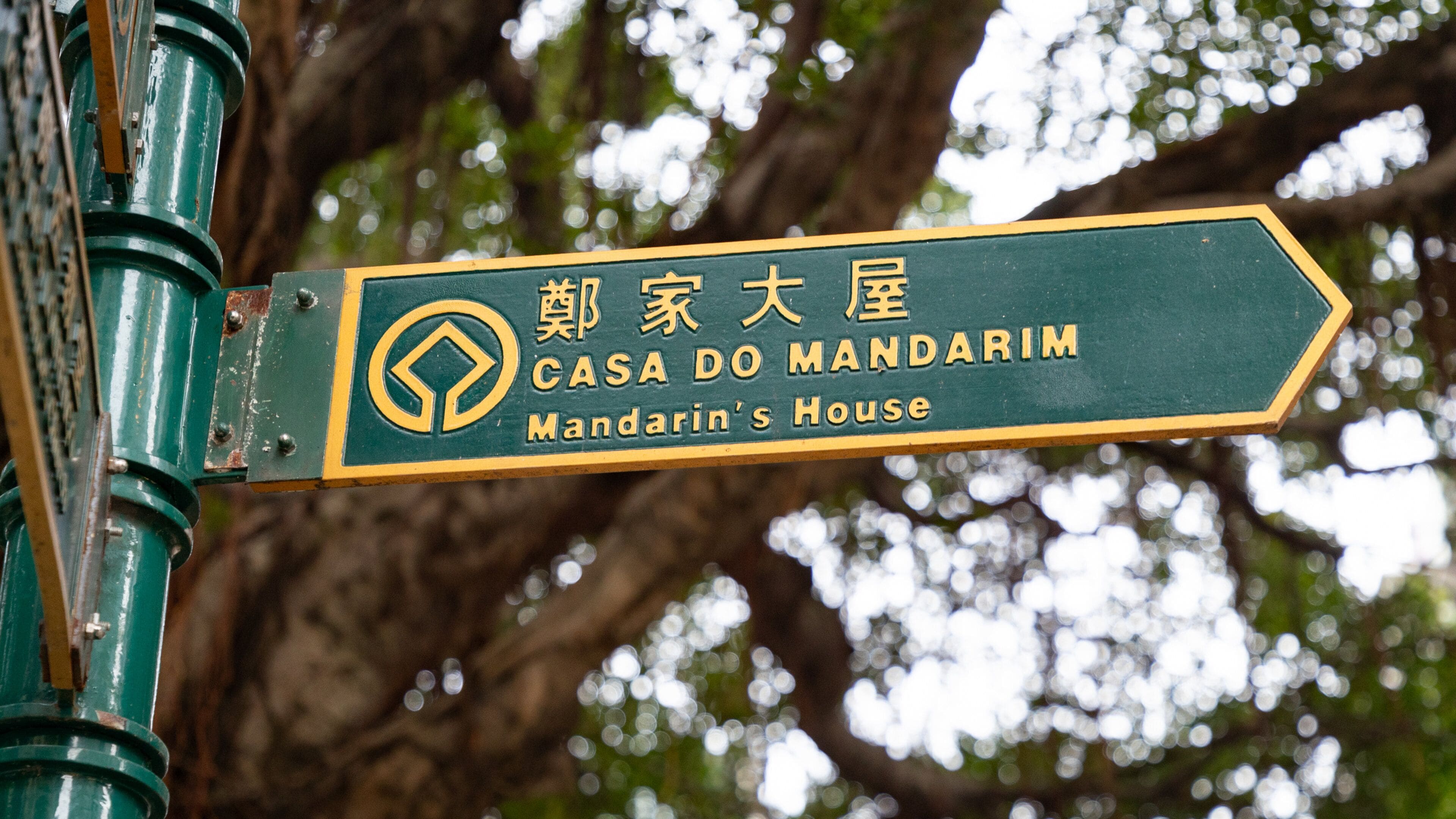 Mandarin\'s House which includes signage