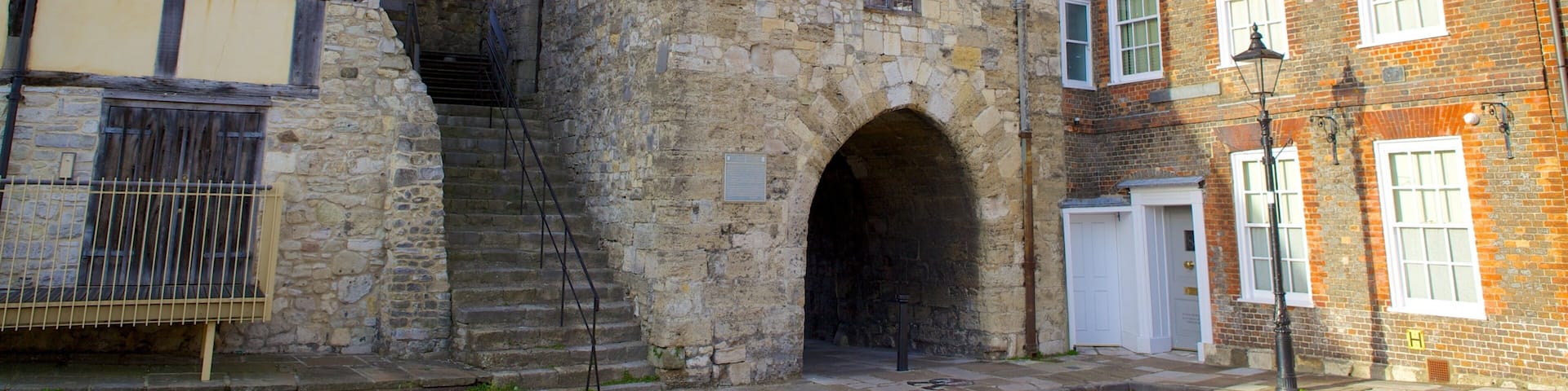 Old City Walls showing heritage architecture and a square or plaza