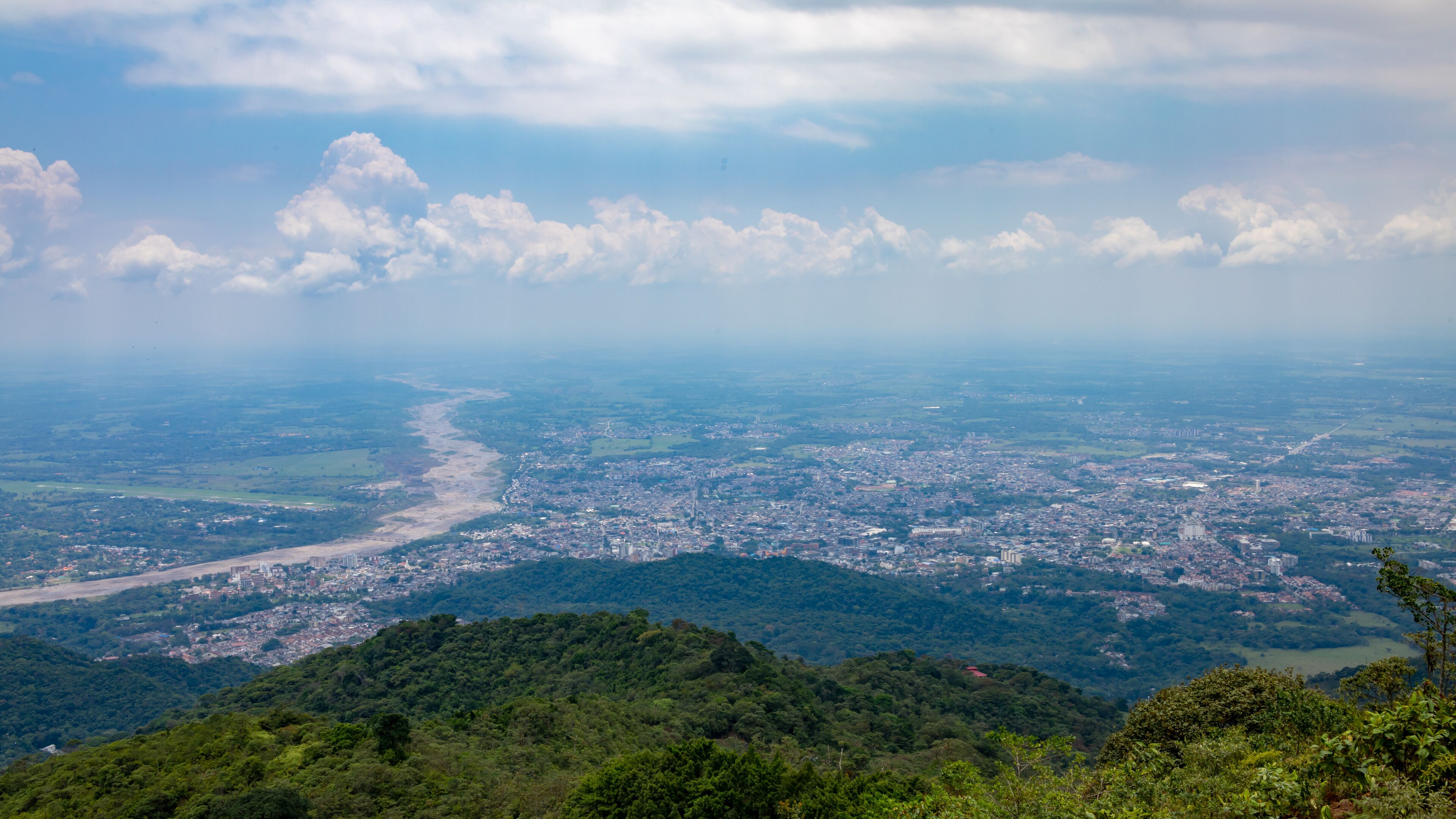 landscapes from the mountains and roads to villavicencio meta