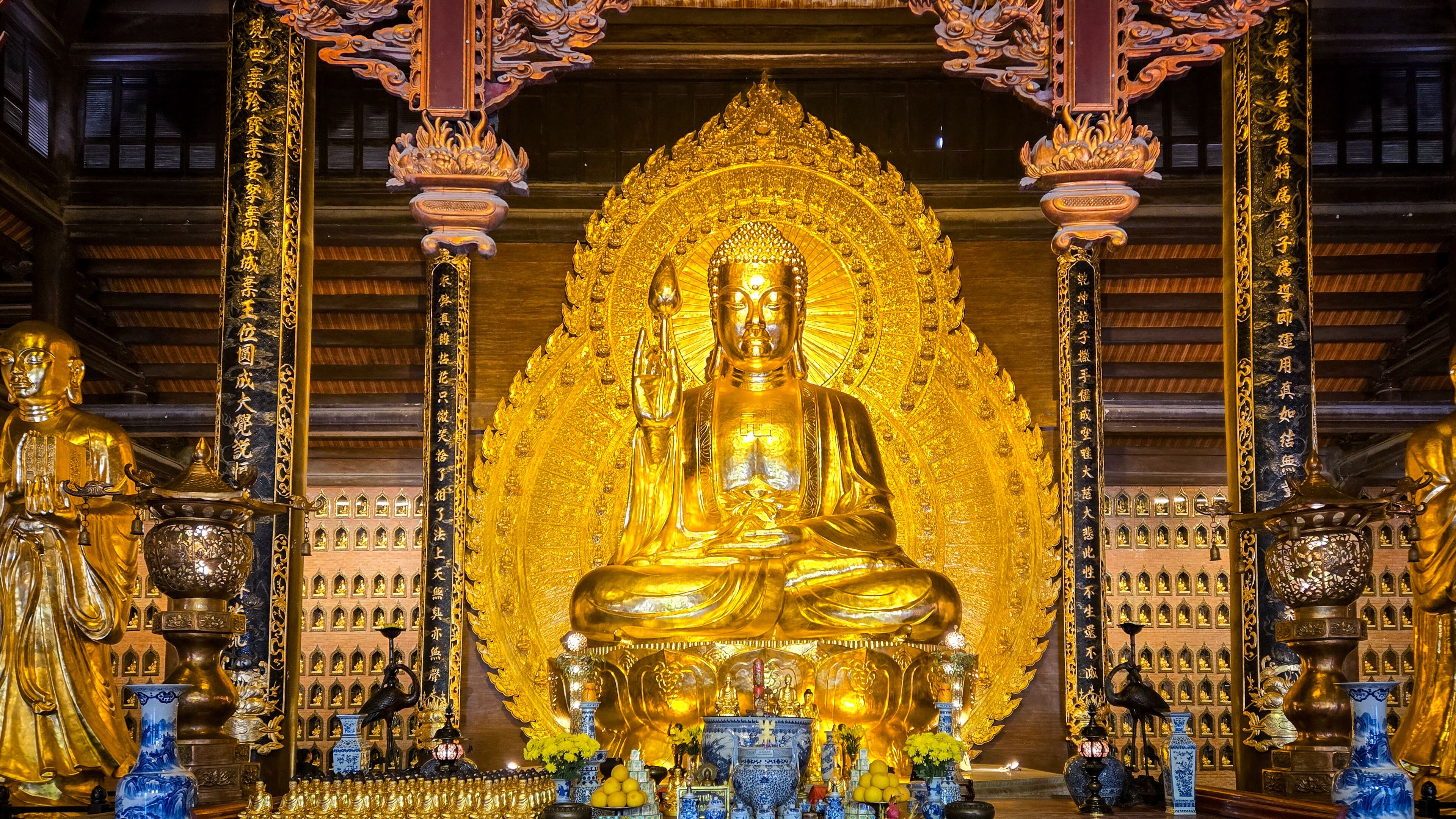 golden buddha statue in ninh binh
