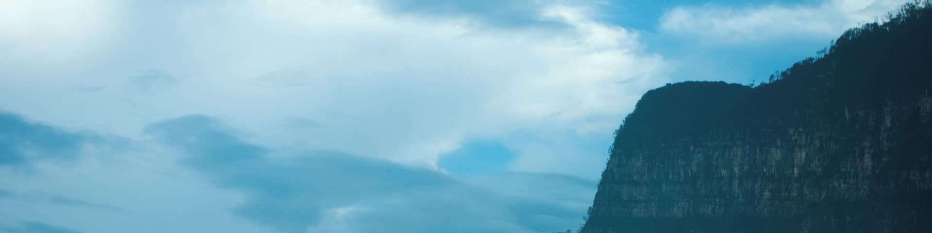 Somewhere between Rio Claro Reserva Natural and Bogotá, we were covered in clouds. We did have stunning scenery to accompany us all through our 7-hour+ bus journey starting in Doradal.
#AboveItAll #OnTheRoad