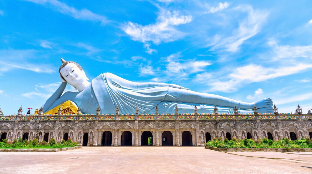 The largest reclining Buddha statue in Vietnam is located at Som Rong pagoda, Soc Trang province, khmer pogoda