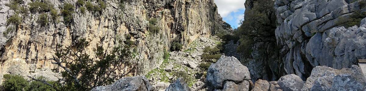 Imagen del Salto del Cabrero desde abajo, en Abril de 2018.