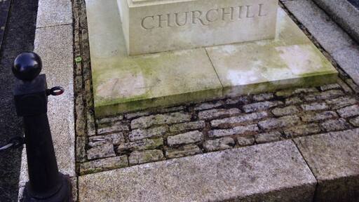 Went to the great mans place of rest today .
Very understated , but a lovely place .