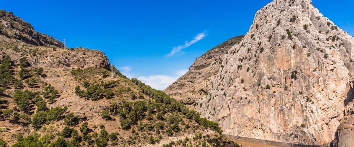 #Lake #EmbalseDelCondeDeGuadalhorce surrounded by the #beautiful #mountains. The popular #hiking route #ElCaminitoDelRey is located here, but is sadly under restoration. #travel #traveltheworld #wanderlust