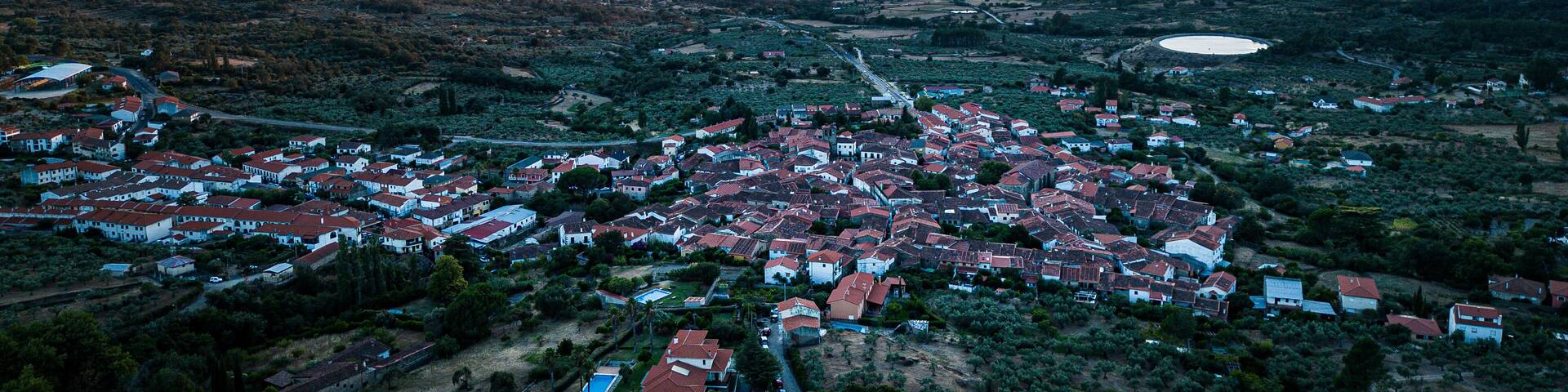 San Martín de Trevejo España Aldeas Arquitectura Tradicional paisajes rurales cultura celta pueblos fronterizos turismo Extremadura casas de pizarra montañas Sierra Gata naturaleza viajes destinos
