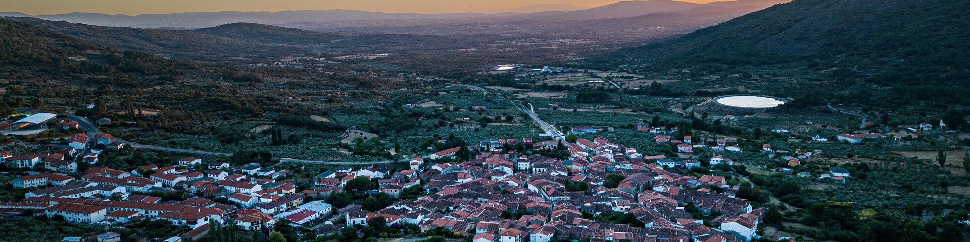 San Martín de Trevejo España Aldeas Arquitectura Tradicional paisajes rurales cultura celta pueblos fronterizos turismo Extremadura casas de pizarra montañas Sierra Gata naturaleza viajes destinos