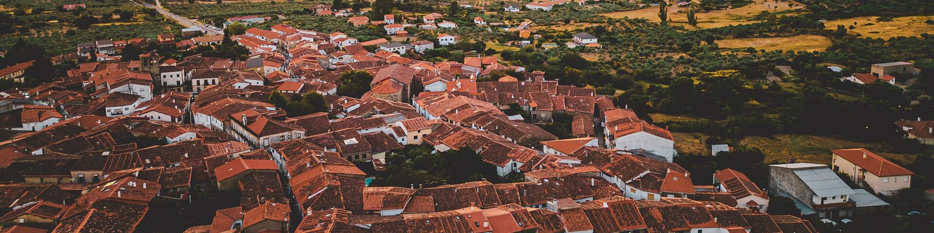 San Martín de Trevejo España Aldeas Arquitectura Tradicional paisajes rurales cultura celta pueblos fronterizos turismo Extremadura casas de pizarra montañas Sierra Gata naturaleza viajes destinos