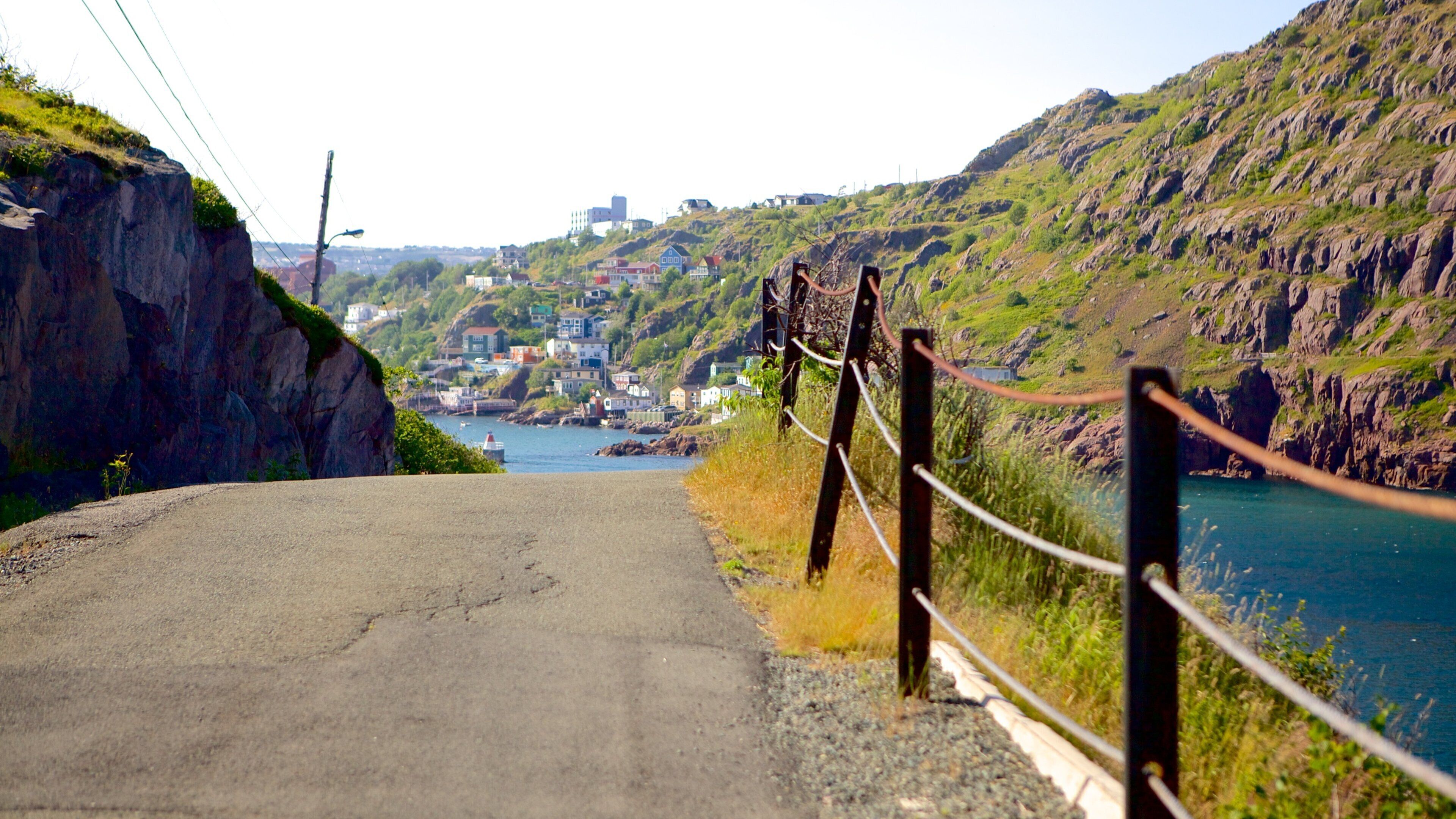 Fortaleza Amherst ofreciendo vistas generales de la costa
