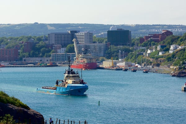Fort Amherst qui includes baie ou port et ville