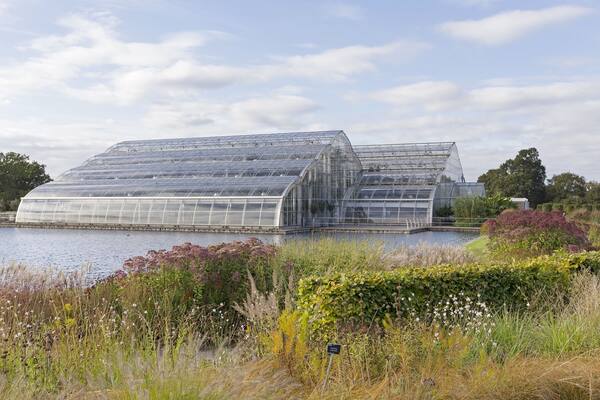 September 2014
The huge Glasshouse at RHS Wisley.
These gardens are amazing. I was lucky enough to be commissioned to do a photo shoot here and having spent the day photographing many areas of the gardens, I was not only amazed by the many species of plants but the size and varied areas of the gardens too.