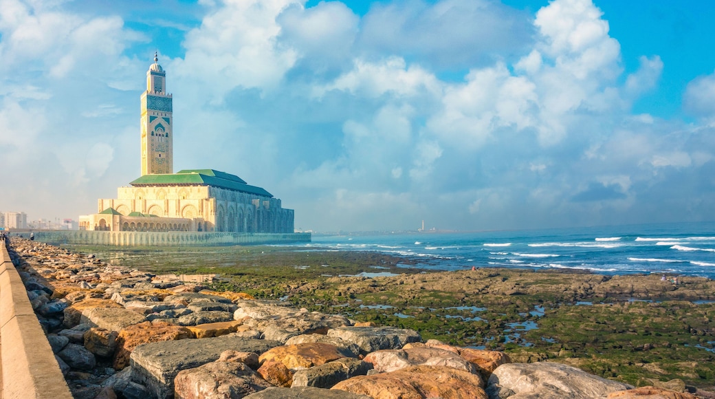 Casablanca's most iconic landmark, the Hassan II Mosque on a promontory facing the rocky Atlantic ocean coast, Casablanca, Morocco
