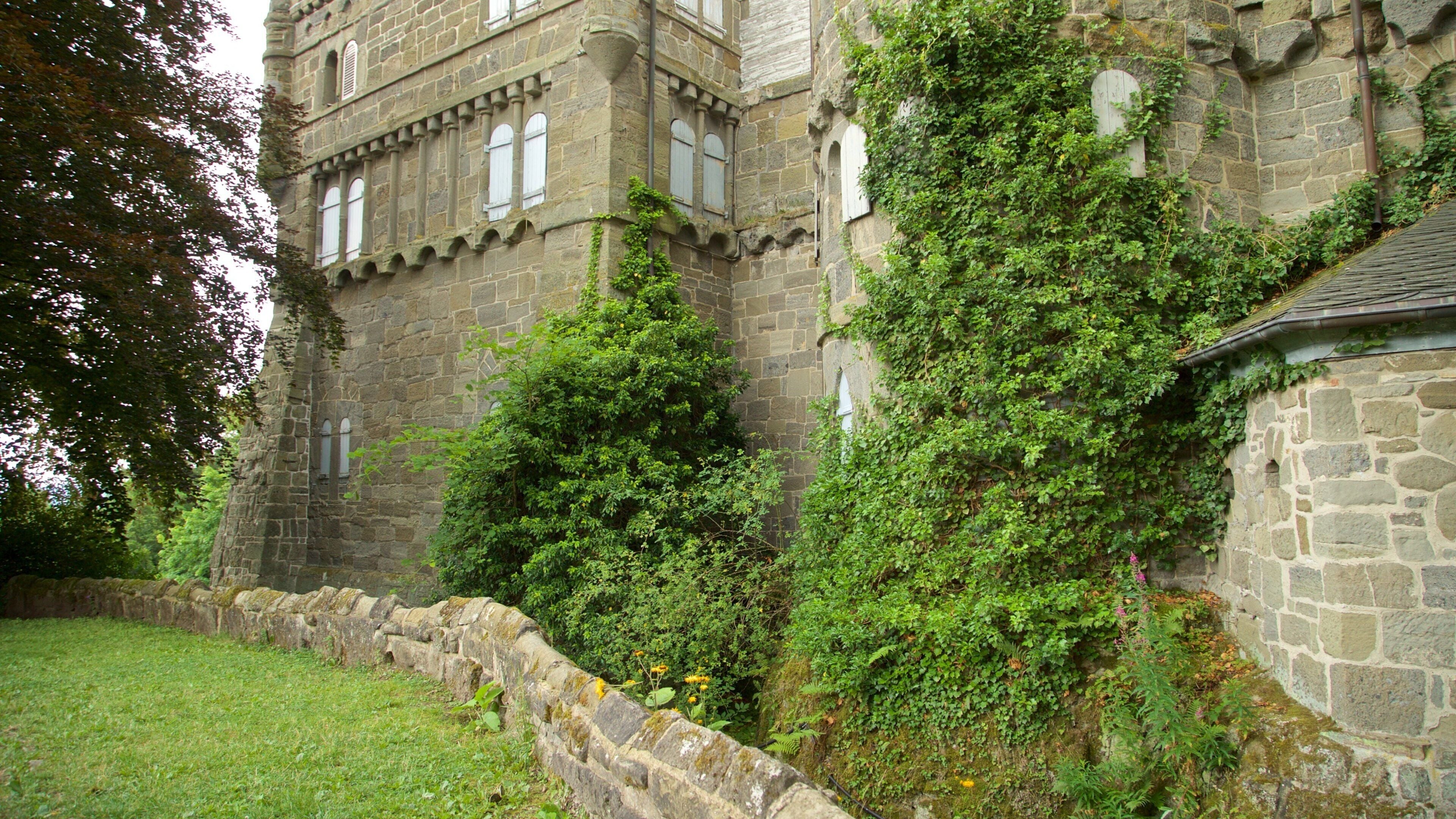 Castillo de Löwenburg que incluye elementos del patrimonio