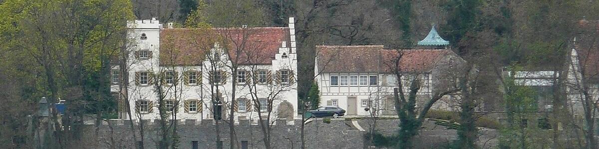 Neckargröningen: Blick auf Schloss Remseck, erbaut 1540, mit Atelier Gisela Ade