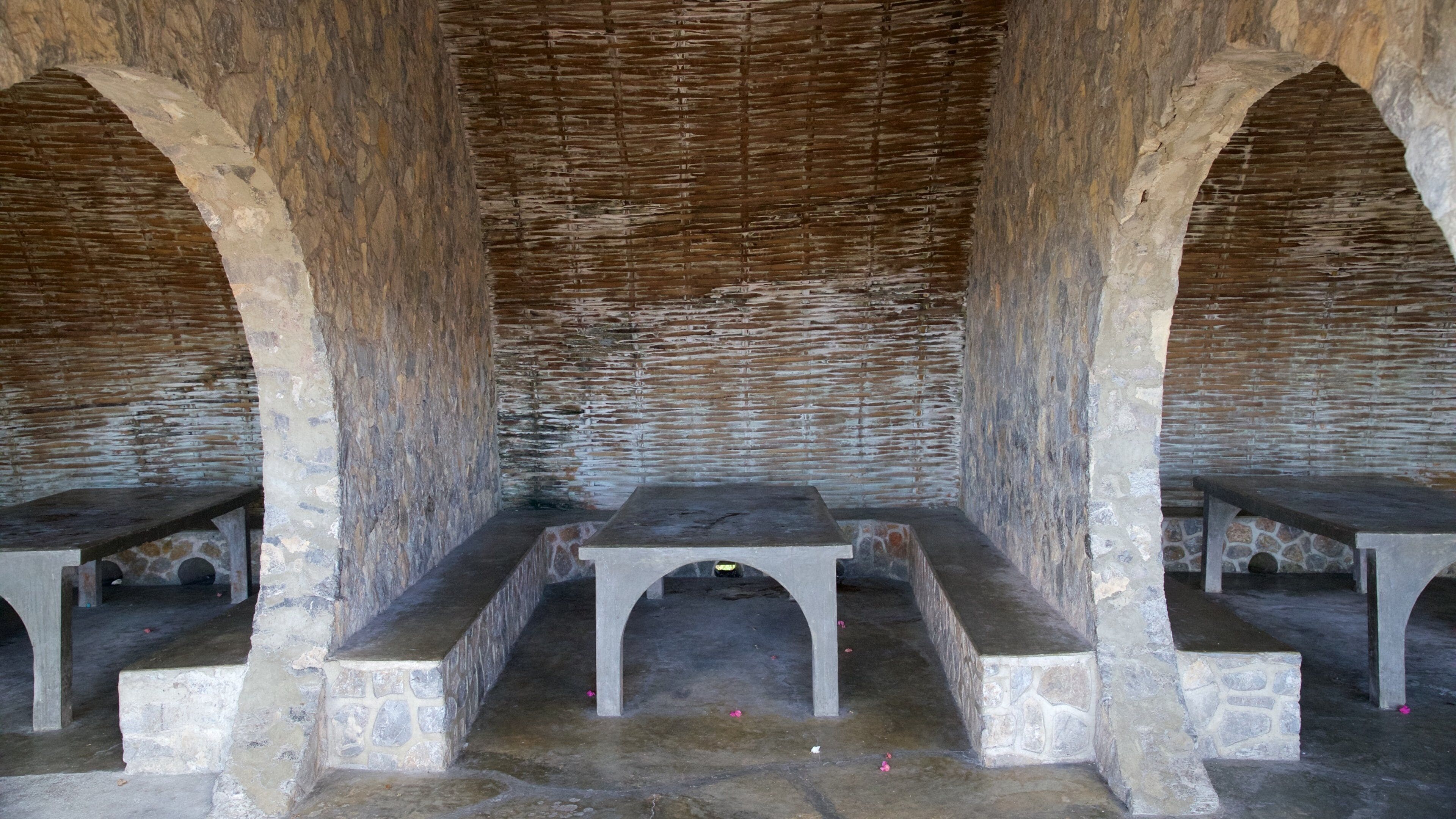 Tops Lookout welches beinhaltet Innenansichten