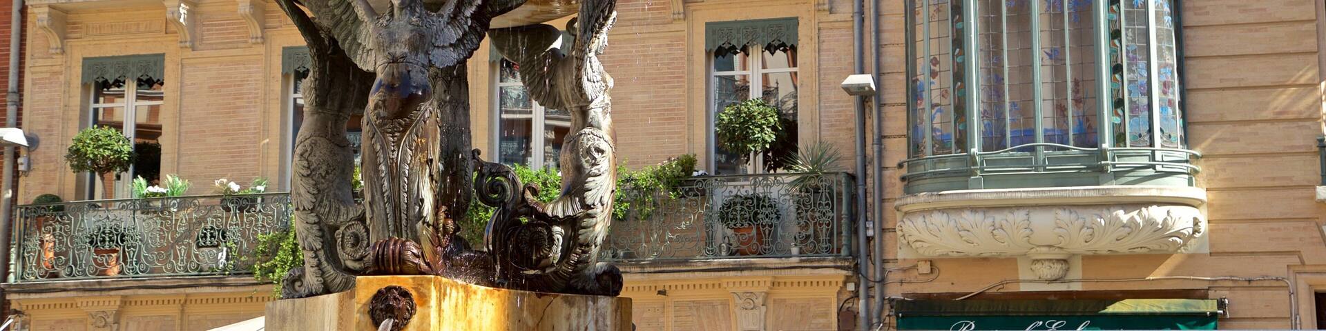 Esquirol Place which includes a fountain