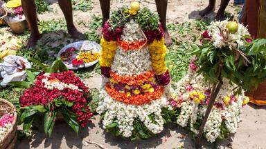 Inde. Préparatif pour la cérémonie d'une Fête hindoue