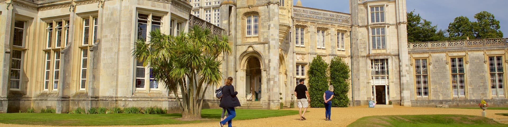 Highcliffe Castle showing a garden, heritage elements and heritage architecture