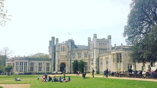 Gorgeous house perched on the Dorset cliffs, perfect place for a spot of tea. It was owned at one point by the Selfridge family.
#green #england