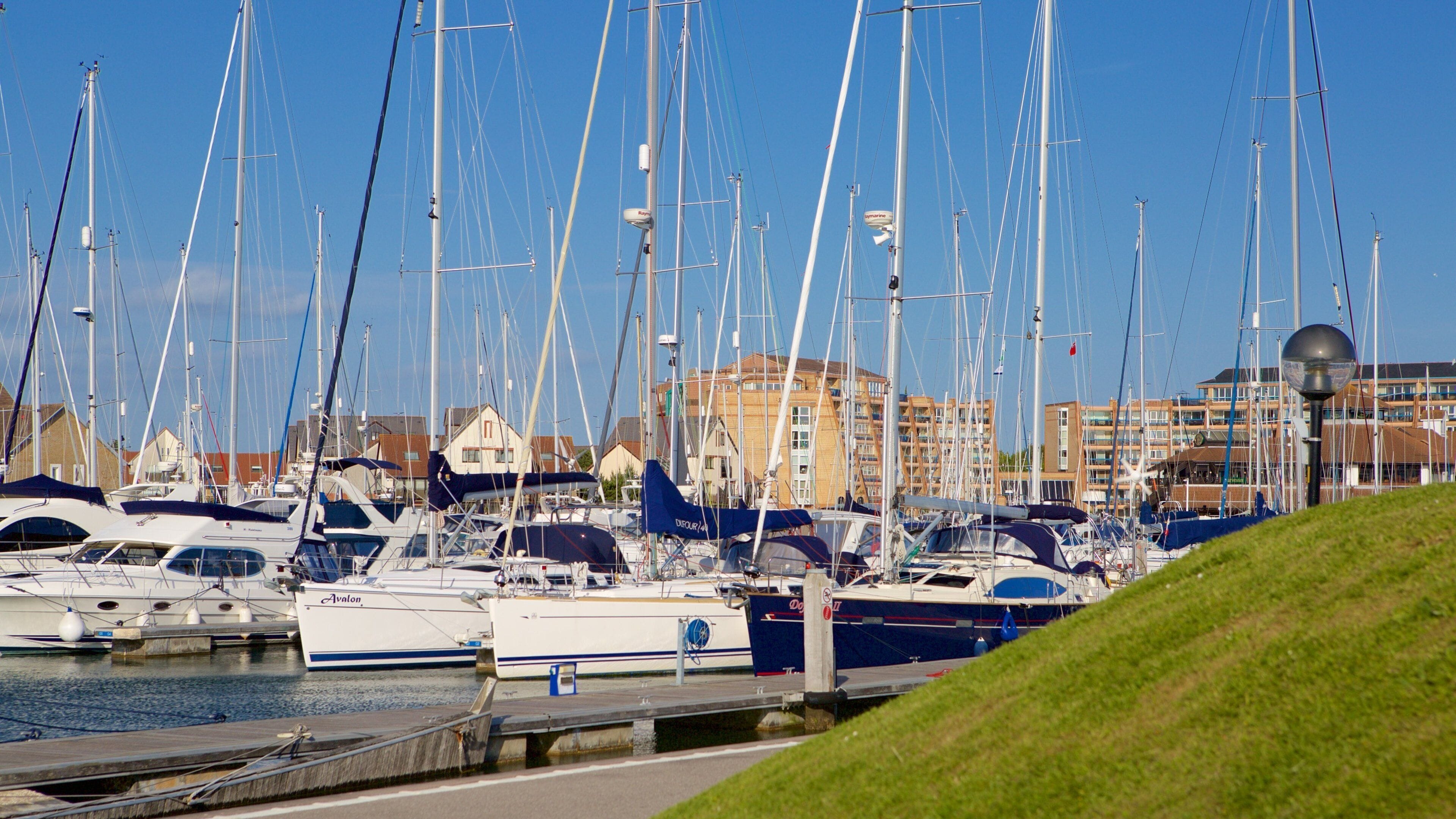 Port Solent featuring a bay or harbour