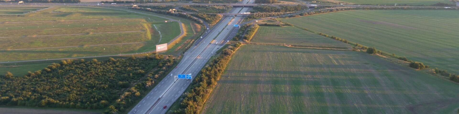 Das Schkeuditzer Kreuz aus der Luft fotografiert.