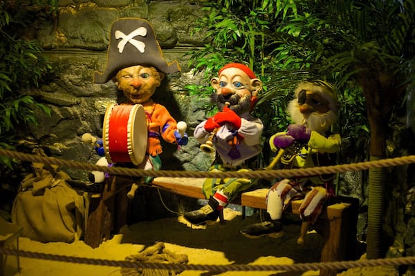 Hop Farm Family Park showing interior views