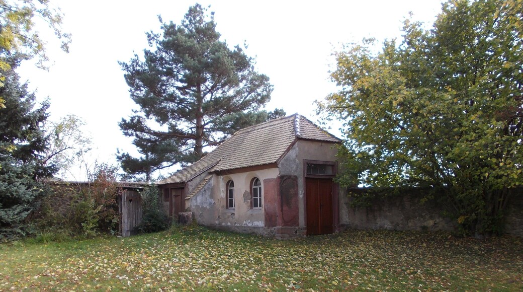 Building at a corner of the churchyard in Glasten (Bad Lausick, Leipzig district, Saxony)