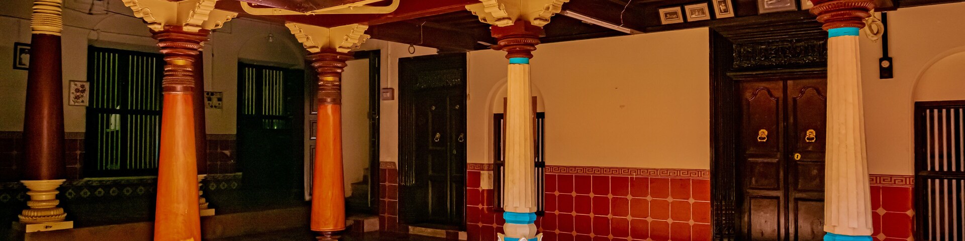 Chettinadu Style Heritage Homes in Karaikudi, Pallathur, Athangudi & Kothamangalam are the most lavish & exquisite architectural beauty. This beautiful edifice situated at Chettinad region, Sivagangai