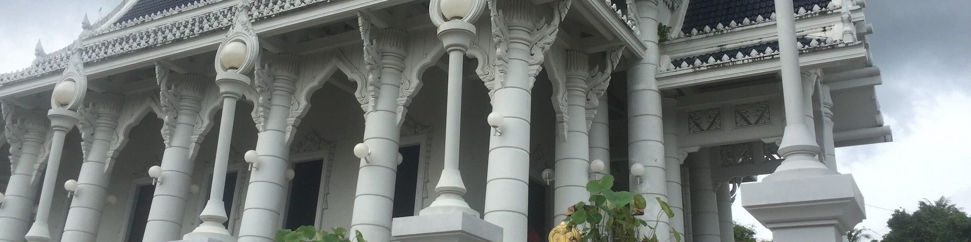 A very nice temple in the middle of Krabi