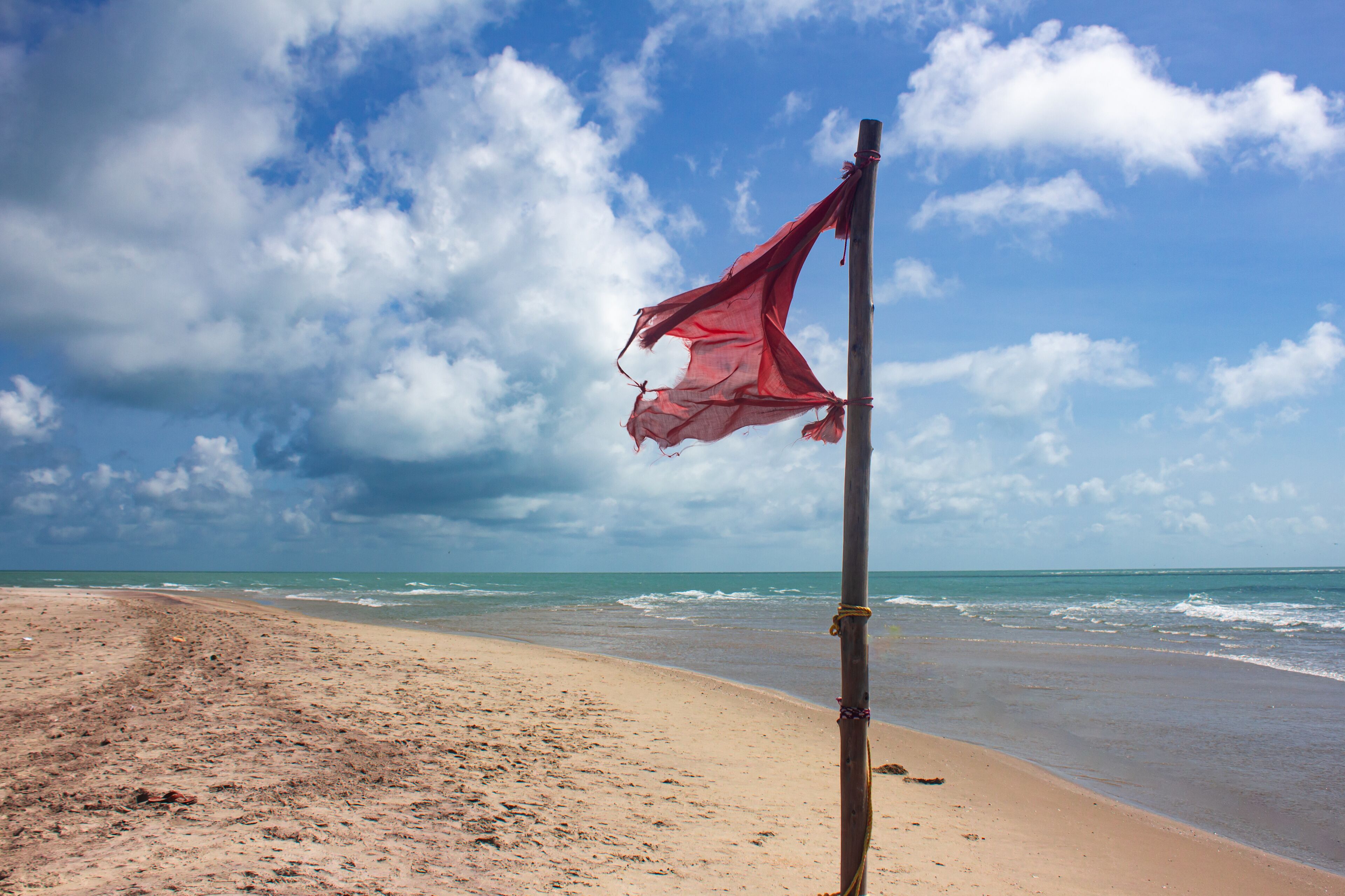 Arichal Munai (near Dhanushkodi), located at the southern tip of Rameswaram Island in Tamil Nadu, India, marks a unique geographical convergence point where the Bay of Bengal meets the Indian Ocean.
