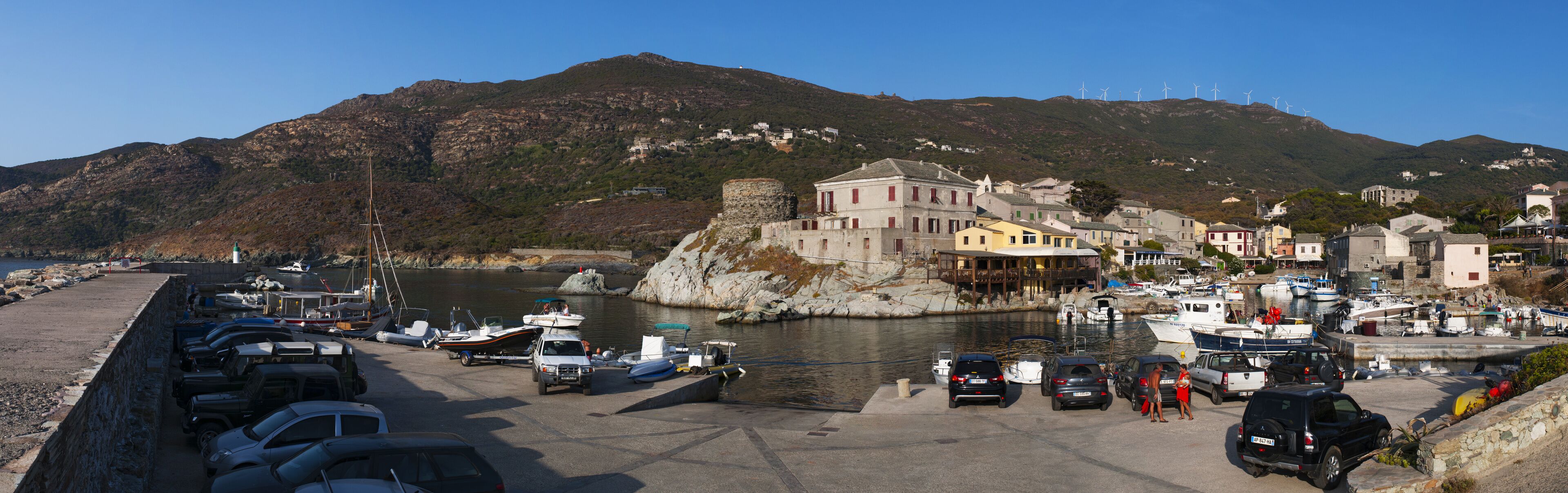 Corsica, 29/08/2017: vista panoramica dello skyline del porto di Centuri, piccola e caratteristica città portuale sul versante ovest di Capo Corso