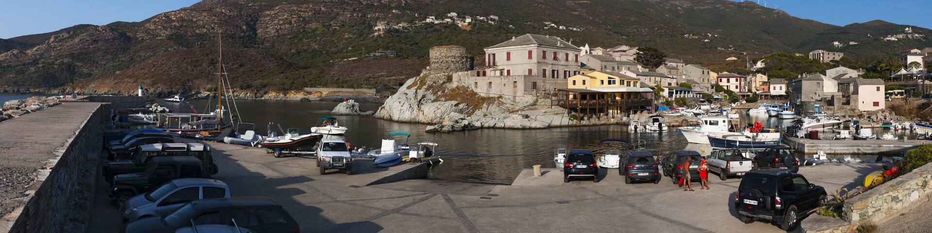 Corsica, 29/08/2017: vista panoramica dello skyline del porto di Centuri, piccola e caratteristica città portuale sul versante ovest di Capo Corso