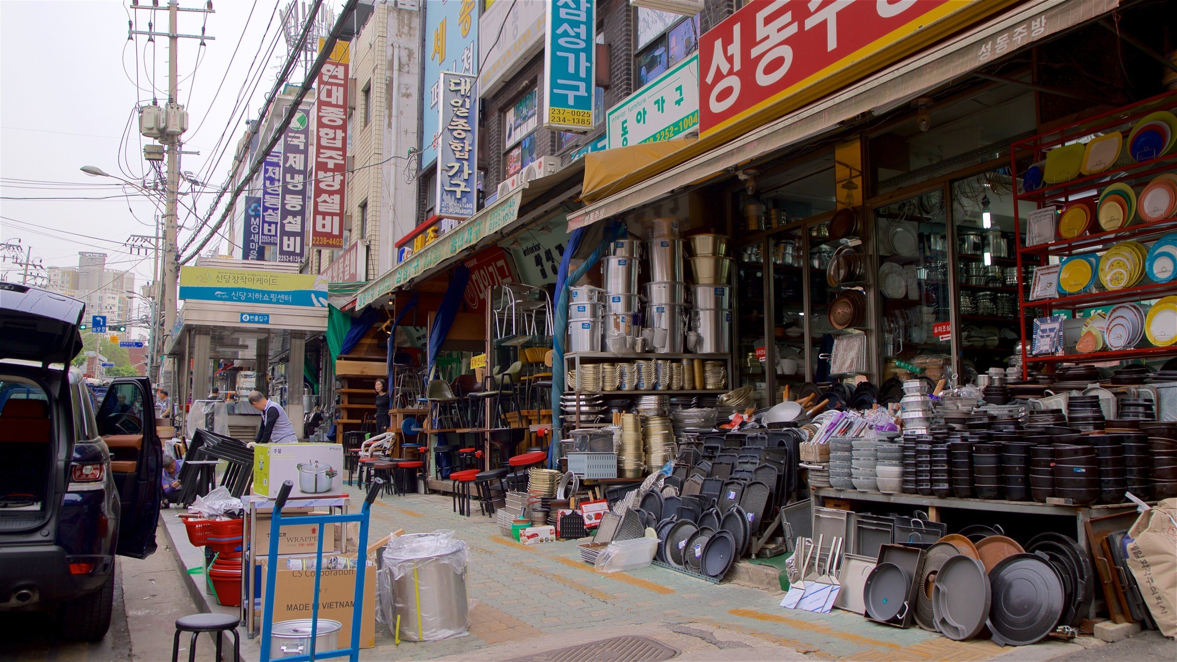 Marché traditionnel de Gwangjang qui includes signalisation