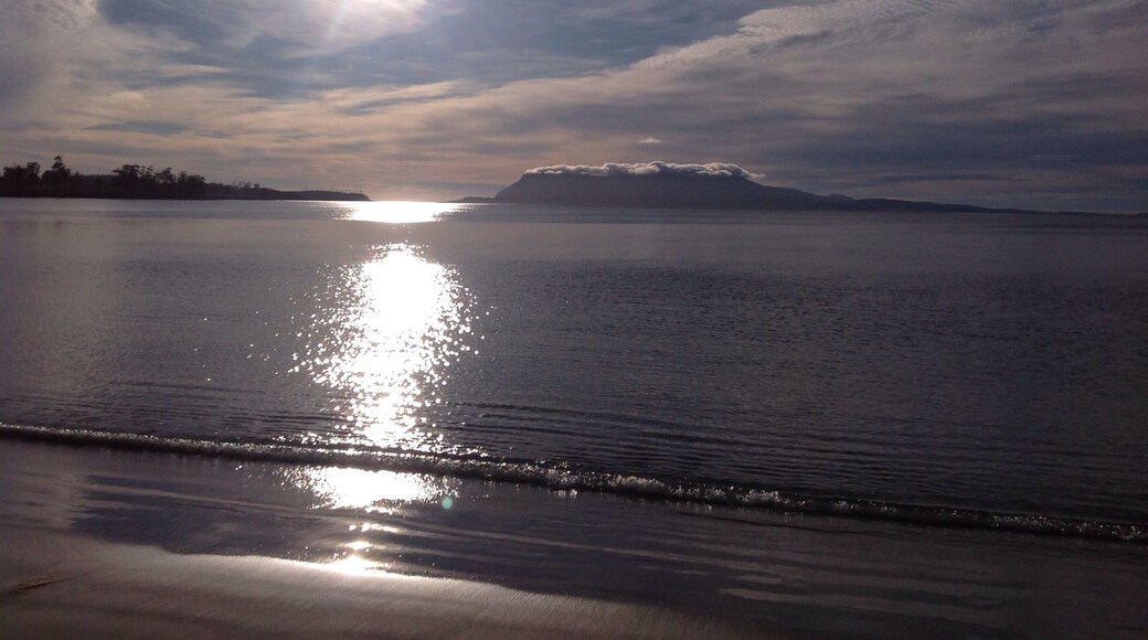 Free camping on the side of the road in my camper van in Orford, on the east coast of Tasmania, this is the scene I woke up to! Very chilly but absolutely stunning 😊