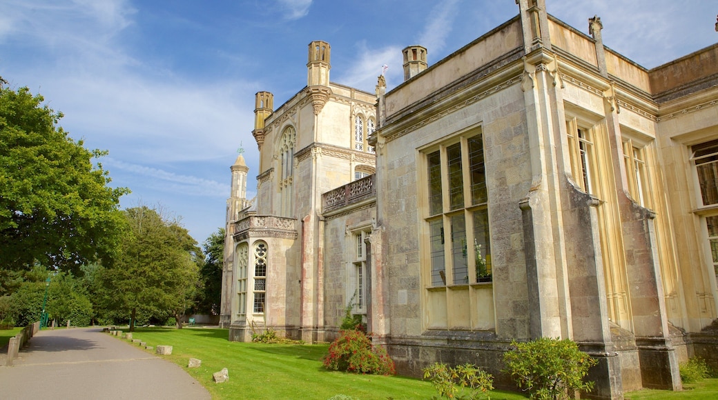 Hengistbury Head que incluye jardín, elementos patrimoniales y arquitectura patrimonial