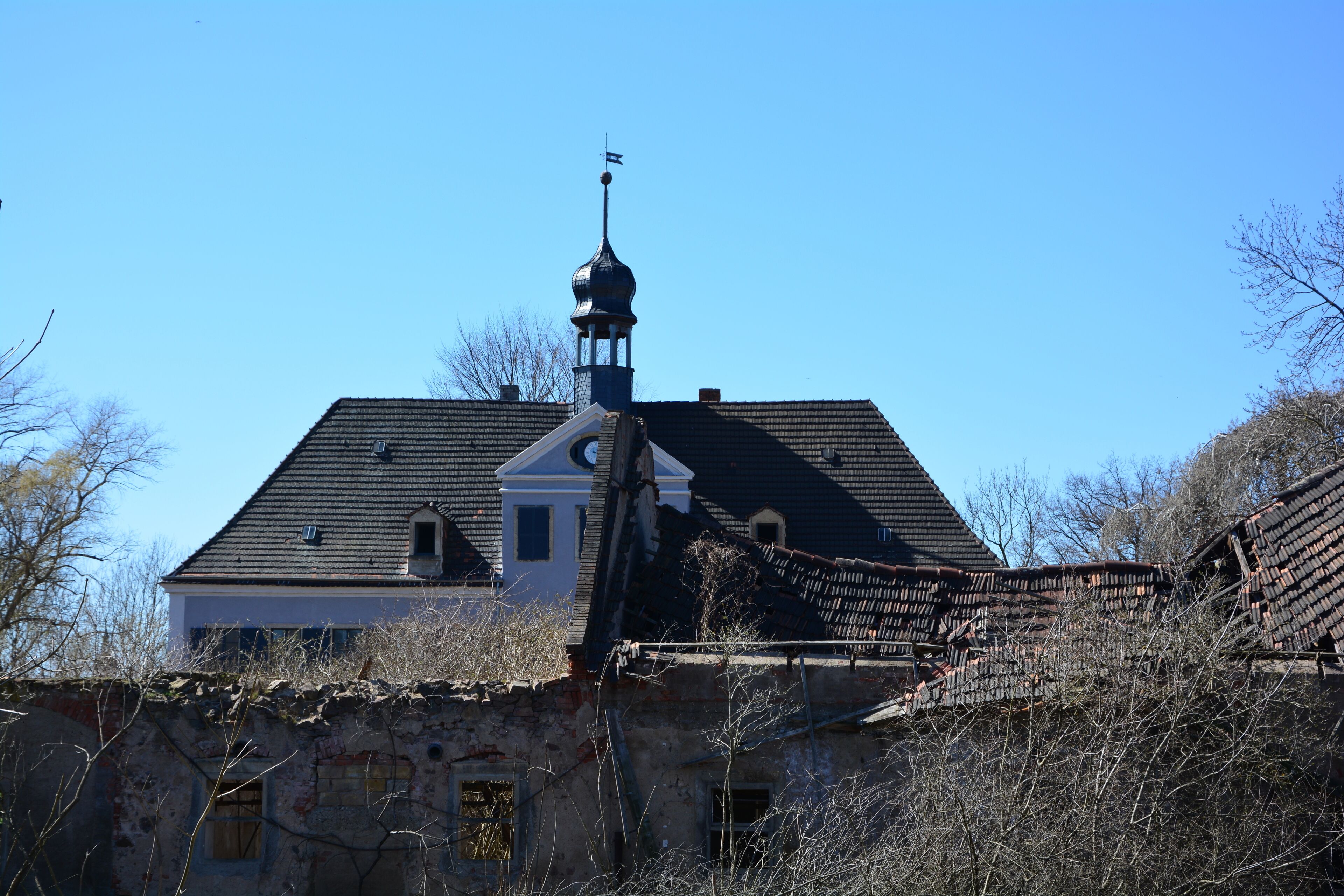 1551 wurde ein Vorwerk Bobersen genannt und dem Rittergut Promnitz untergeordnet war. 1696 wurde es ein Rittergut und der Schlossbau erfolgte unter Georg Ernst von Borau. Endlich erfolgt eine Sanierung des Anwesens. Zustand 2018