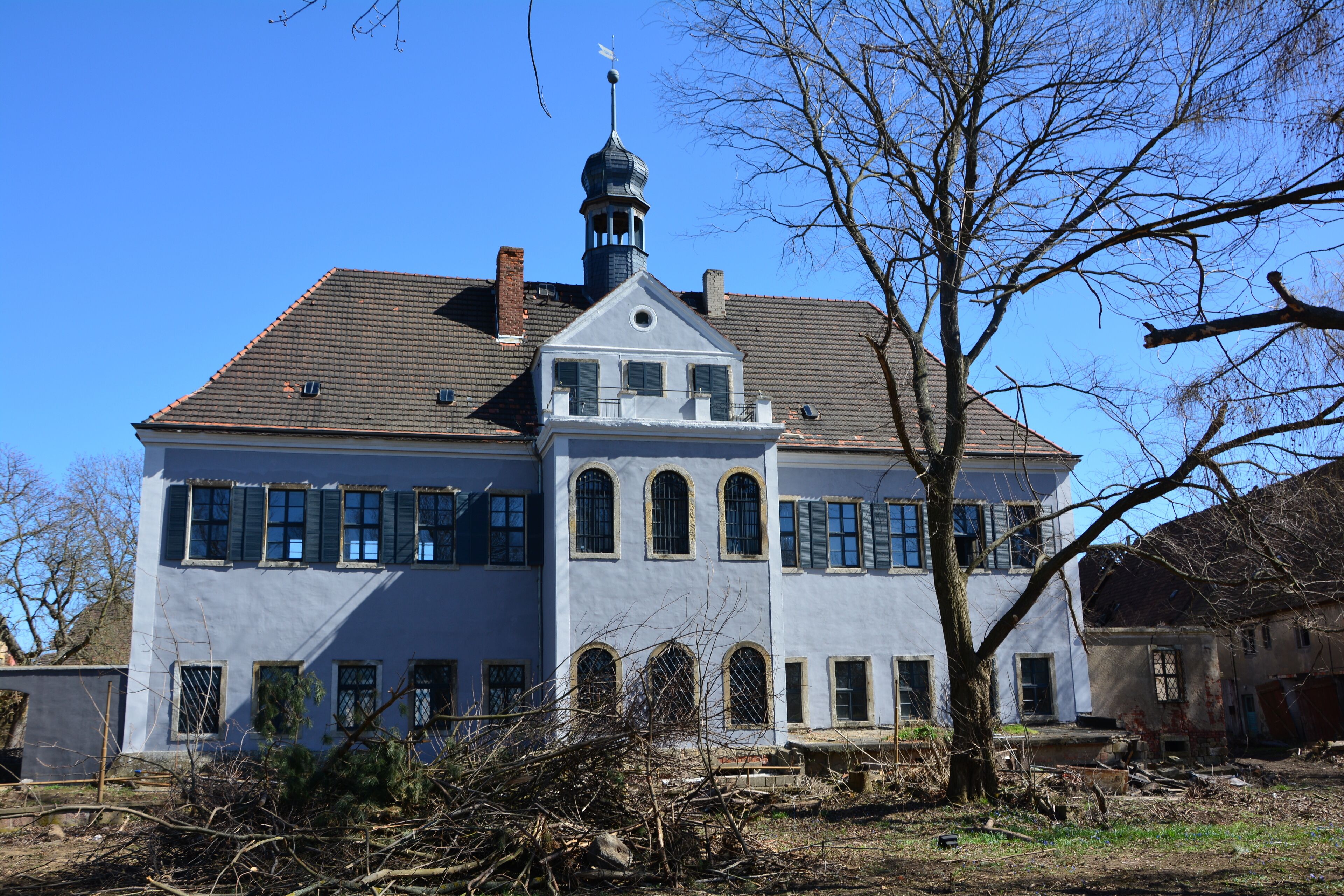 1551 wurde ein Vorwerk Bobersen genannt und dem Rittergut Promnitz untergeordnet war. 1696 wurde es ein Rittergut und der Schlossbau erfolgte unter Georg Ernst von Borau. Endlich erfolgt eine Sanierung des Anwesens. Zustand 2018