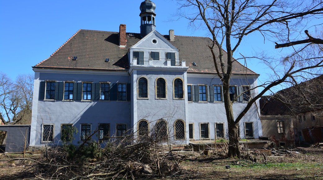 1551 wurde ein Vorwerk Bobersen genannt und dem Rittergut Promnitz untergeordnet war. 1696 wurde es ein Rittergut und der Schlossbau erfolgte unter Georg Ernst von Borau. Endlich erfolgt eine Sanierung des Anwesens. Zustand 2018