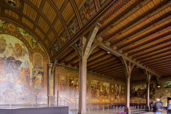 Palais impérial de Goslar mettant en vedette art, éléments religieux et église ou cathédrale