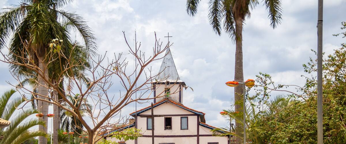 O Santuário Nossa Senhora Aparecida fica na cidade de Aparecida de Goiânia.