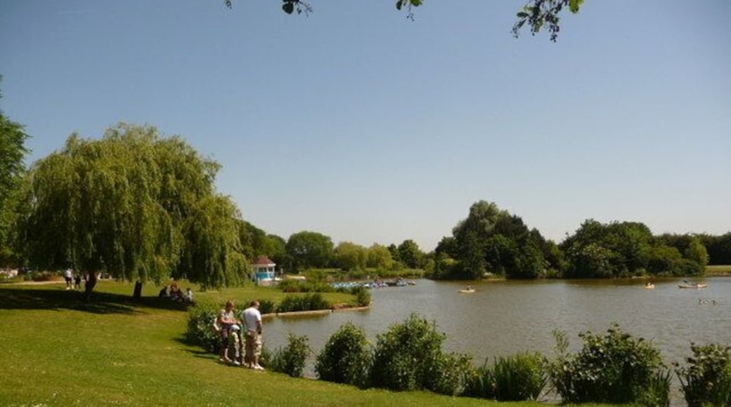 Swanley: Swanley Park lake A picturesque lake towards the eastern side of Swanley Park. Out of picture to the left are children's playthings and a café/refreshment building, all making this a very popular spot on a hot, sunny Saturday afternoon during half term.