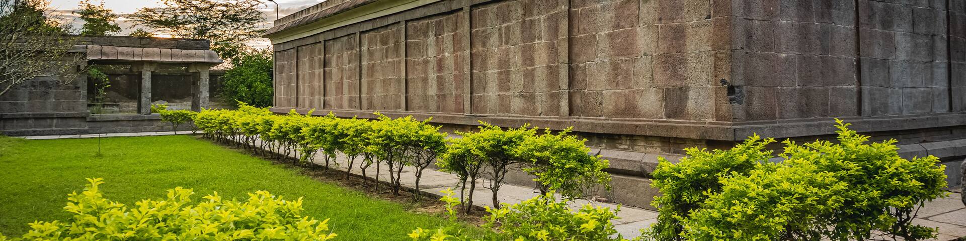 Sri Appan Venkatesa Perumal Temple is dedicated to Hindu God Vishnu located at Thiru Mukkoodal Village in Kanchipuram District of Tamilnadu. This temple is located on 3 banks of the rivers. ASI site.