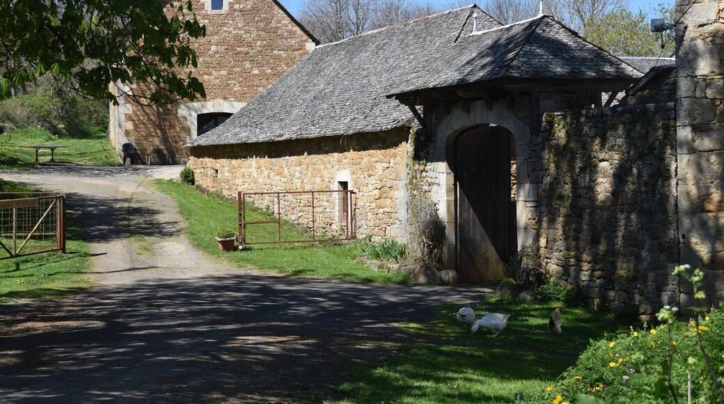This building is inscrit au titre des Monuments Historiques. It is indexed in the Base Mérimée, a database of architectural heritage maintained by the French Ministry of Culture, under the reference PA12000028 .