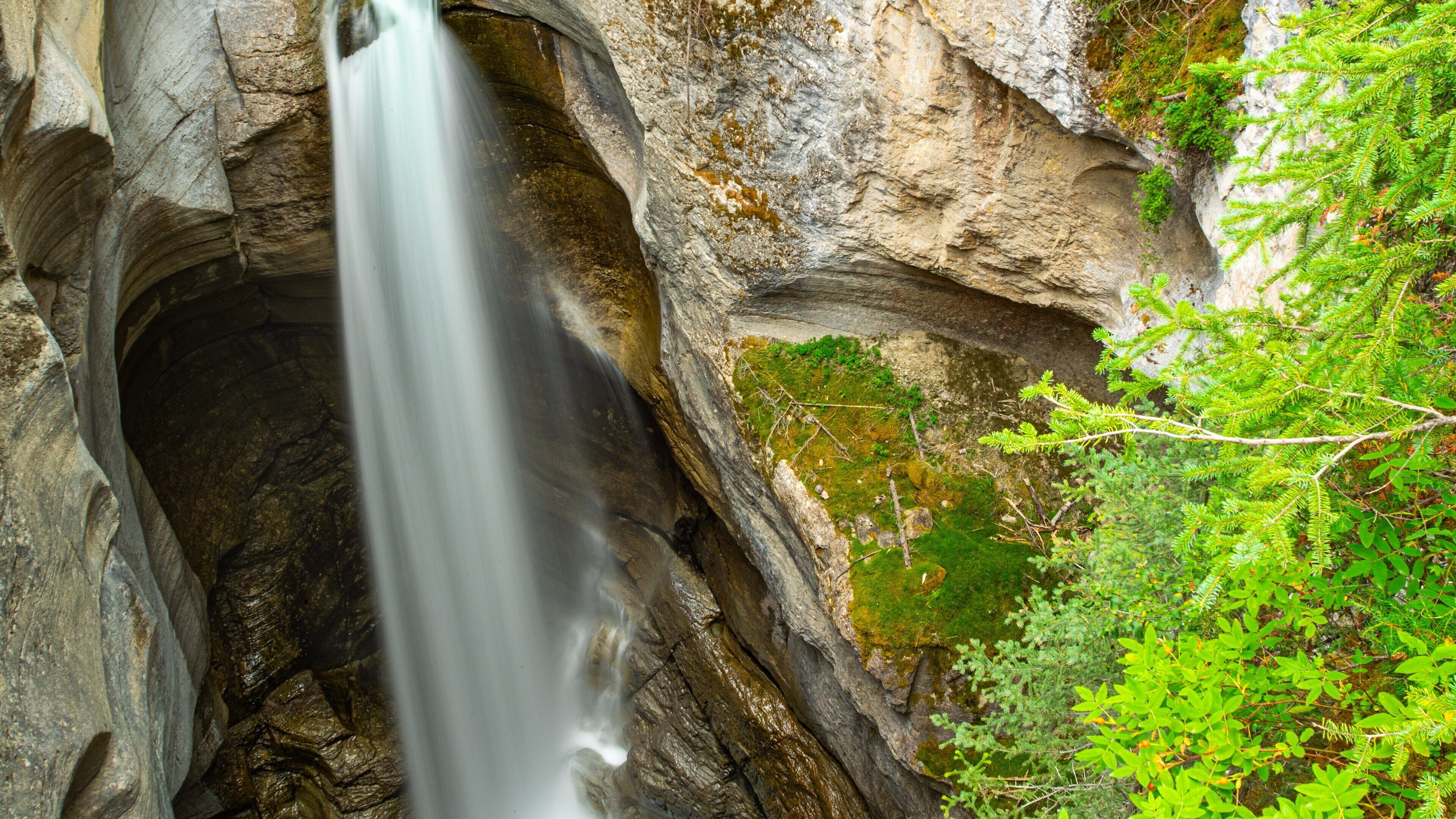 Maligne Canyon featuring a cascade