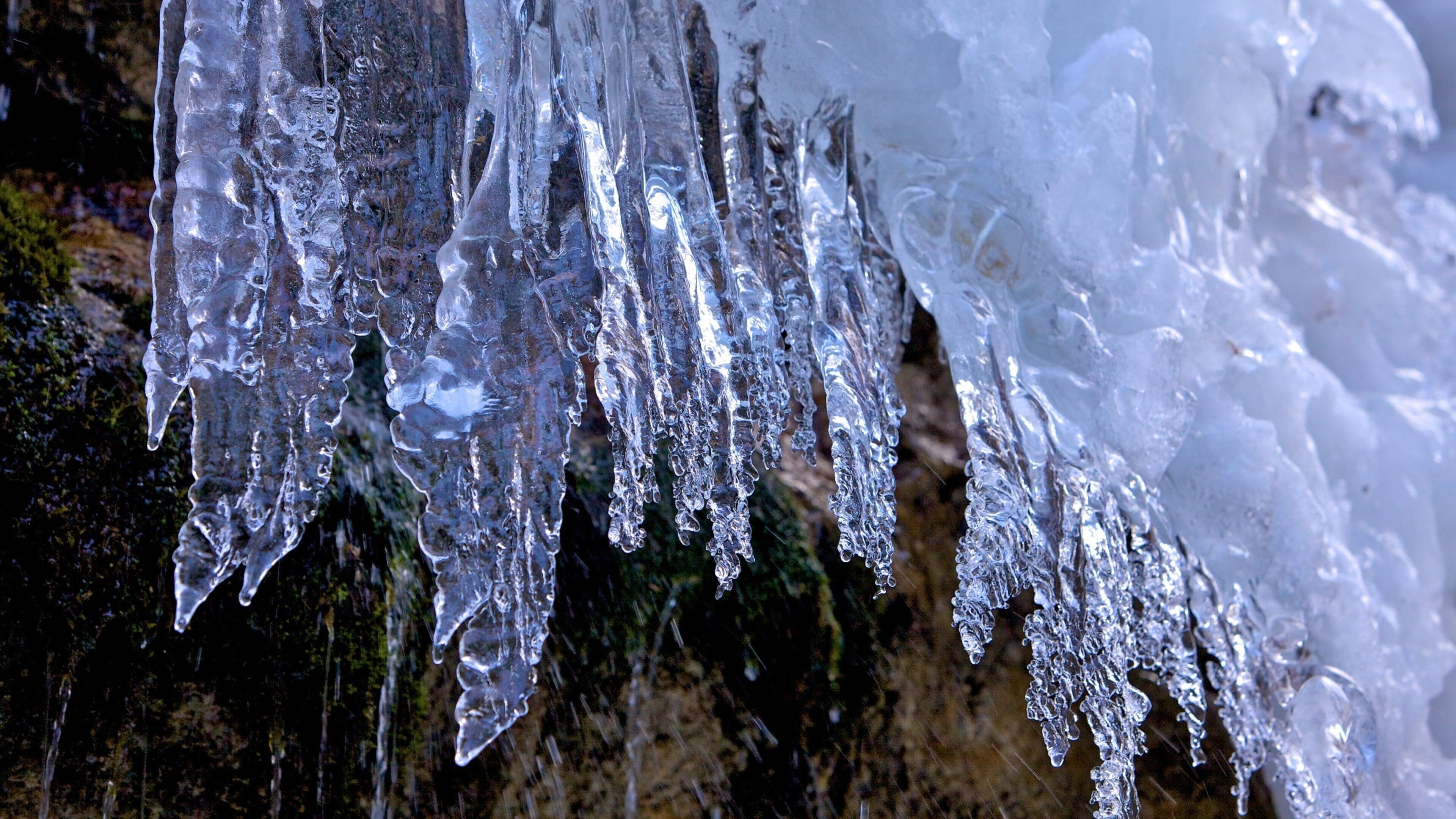 Maligne Canyon showing snow