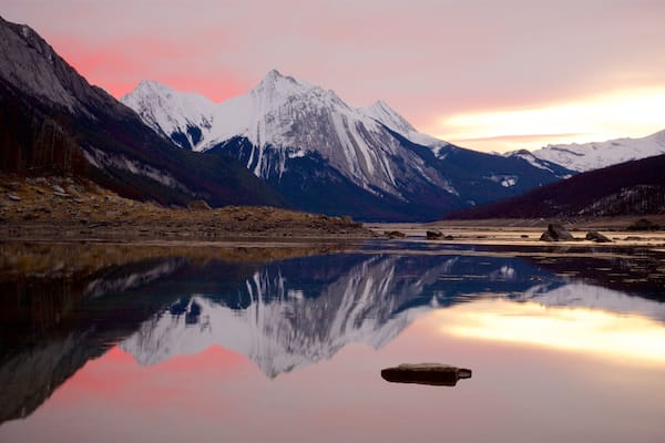 Medicine Lake showing mountains, a lake or waterhole and a sunset
