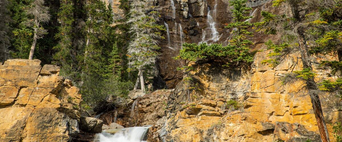 Tangle Falls showing modern architecture and a waterfall